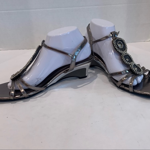 VIZANI stunning grey sandal size 11 with slight wedge for ultimate comfort. New - Picture 3 of 14